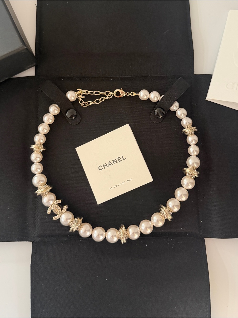 CHANEL PEARL NECKLACE CC CHARMS